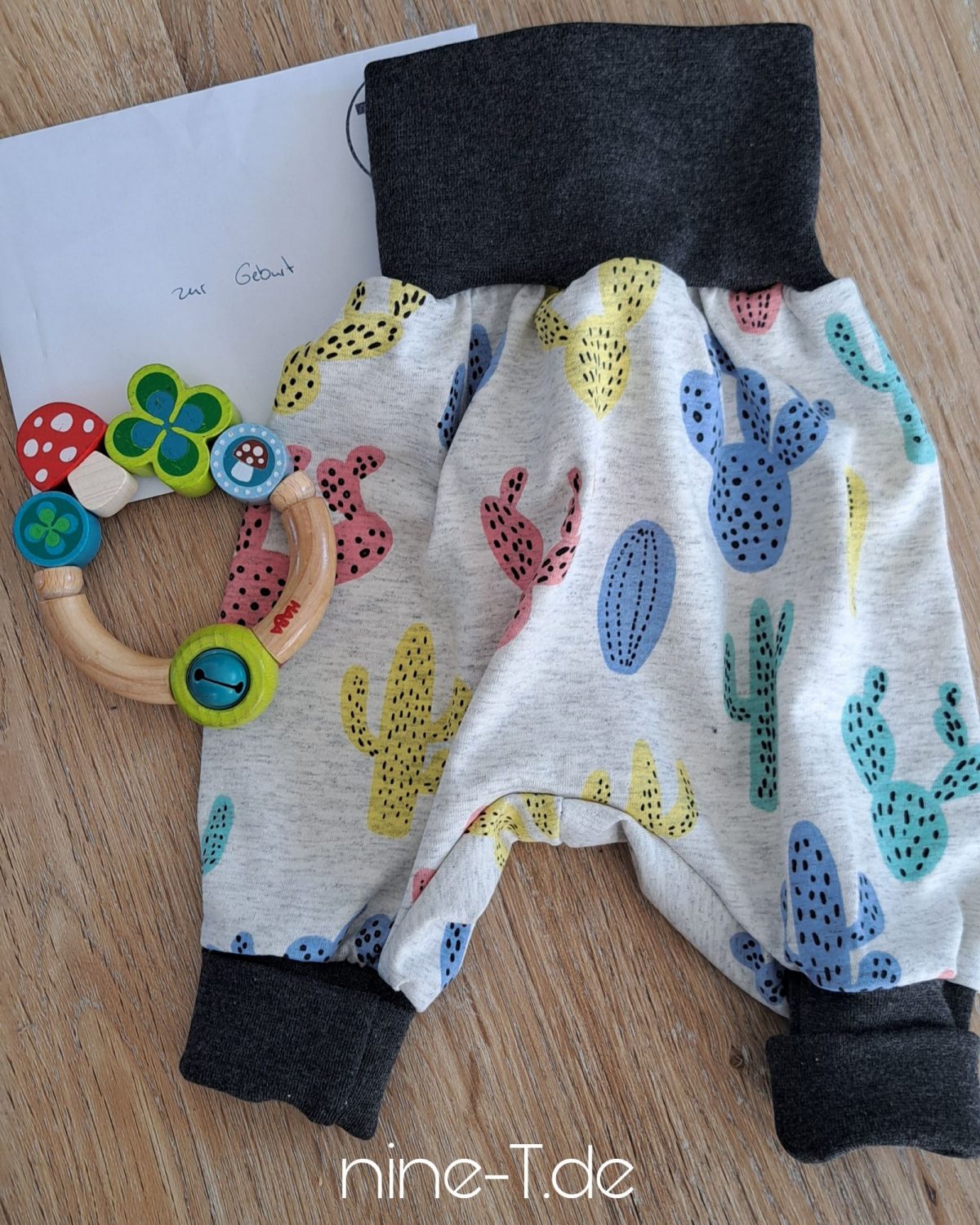 Pumphose mit Kakteenmotiv